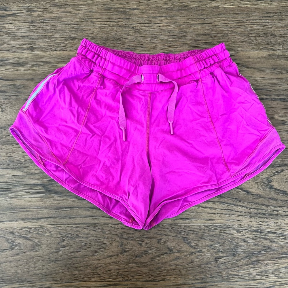 Lululemon Hotty Hot Low Rise Lined Short 4”